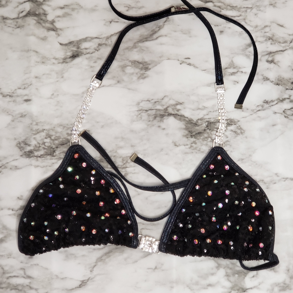 Black competition bikini